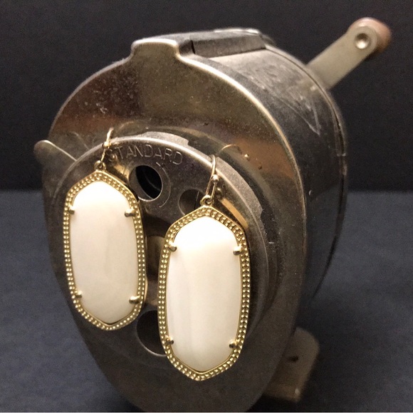 NWOT Kendra Scott Elle Gold Drop Earrings White Mother of Pearl 14k gold plated - Picture 3 of 5